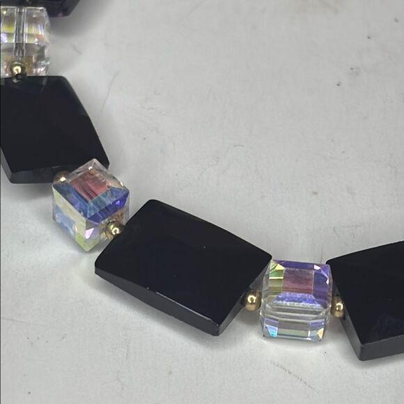 Black and Clear Geometric Glass Faceted Beaded Bracelet 7.5” - Picture 2 of 4